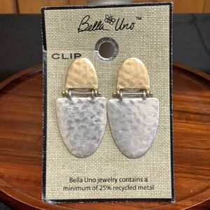 NWT Bella Uno two tone hammered earrings-Clip on